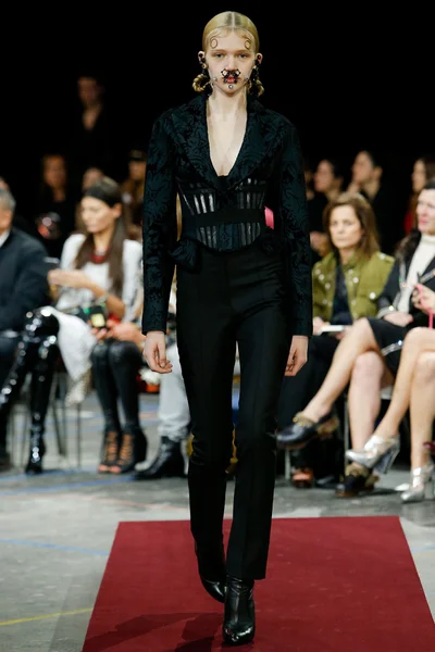 Look 7